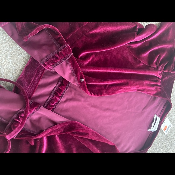 URBAN OUTFITTERS VELVET TOP - Picture 2 of 4